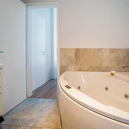 Promenadenvilla 03 10 דירה *